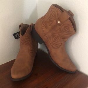 NEW🥾Arizona Jean Co Murano Low Heeled Ankle Boots